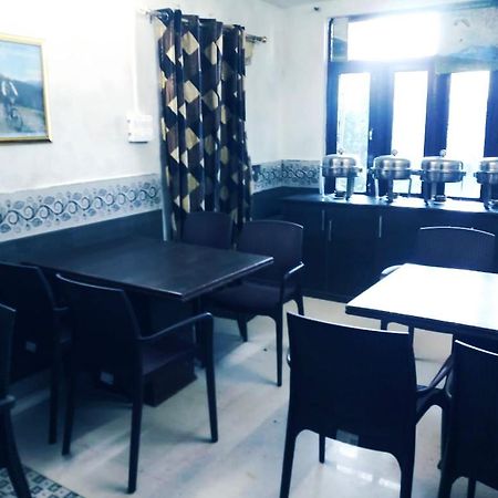 Hotel Holiday Dalhousie - Near Ghandhi Chowk Mall Road Екстер'єр фото