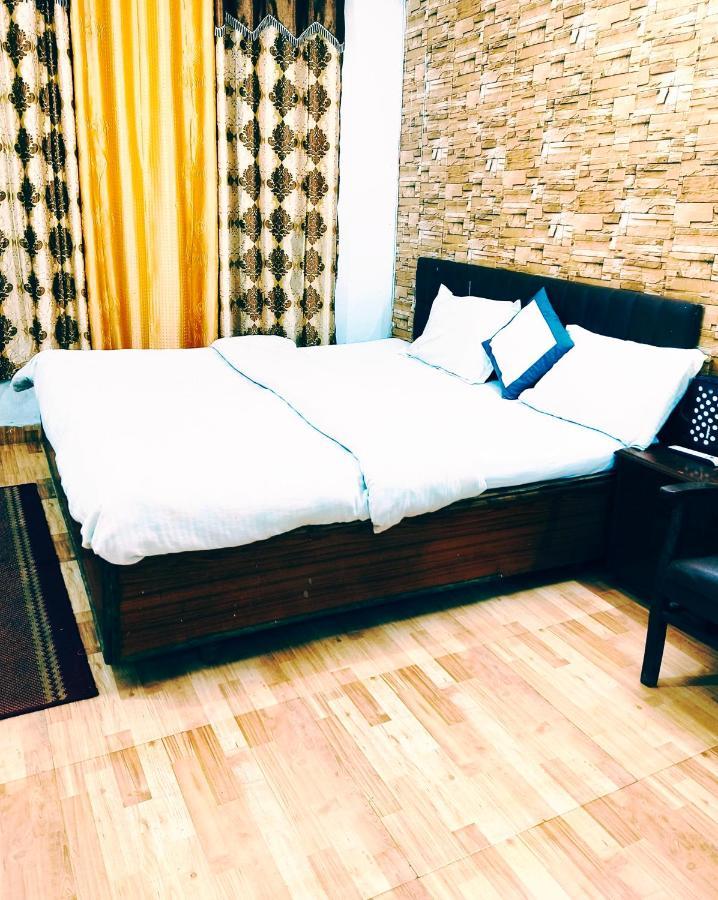 Hotel Holiday Dalhousie - Near Ghandhi Chowk Mall Road Екстер'єр фото