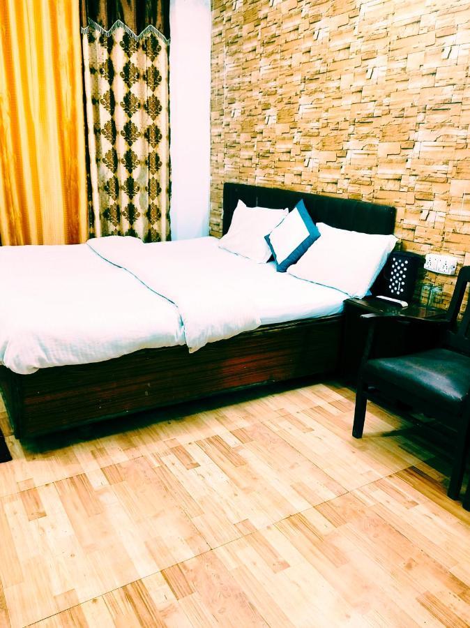 Hotel Holiday Dalhousie - Near Ghandhi Chowk Mall Road Екстер'єр фото