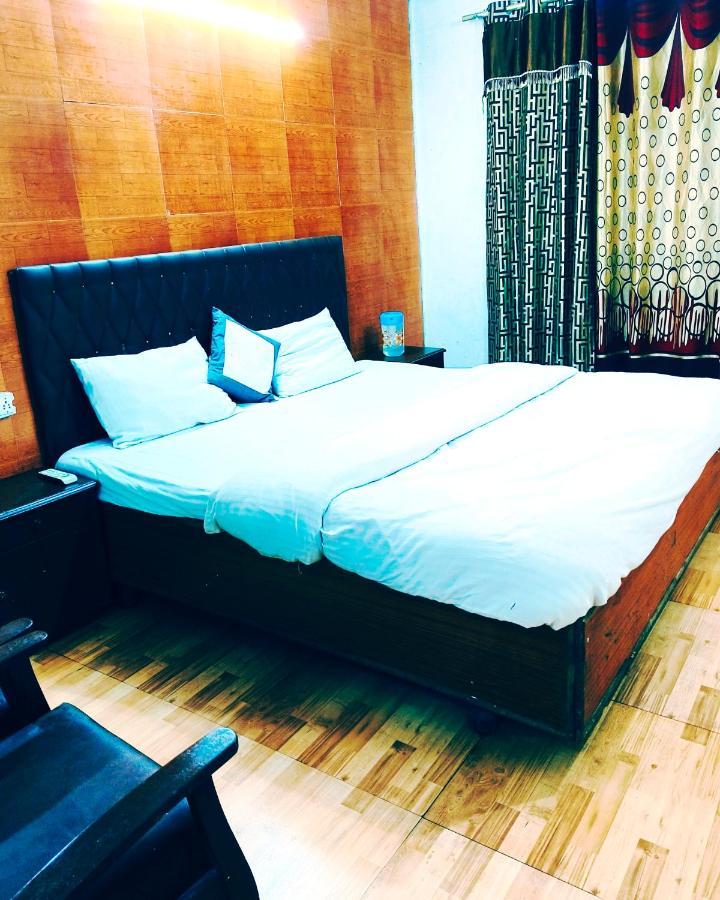 Hotel Holiday Dalhousie - Near Ghandhi Chowk Mall Road Екстер'єр фото