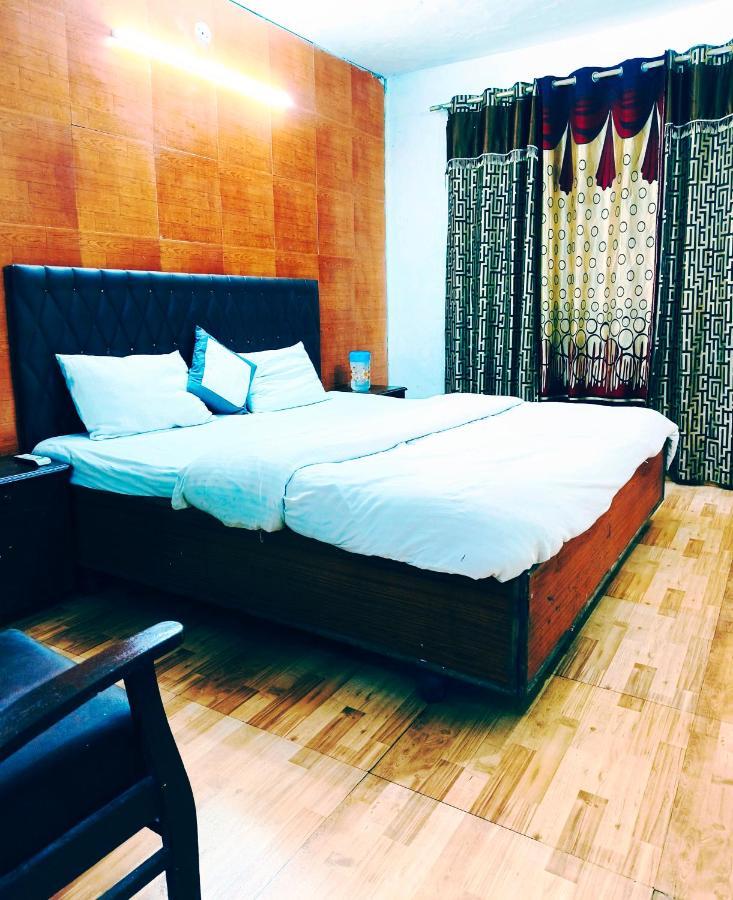 Hotel Holiday Dalhousie - Near Ghandhi Chowk Mall Road Екстер'єр фото