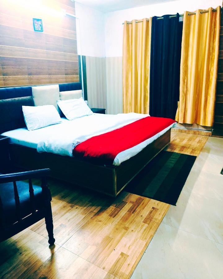 Hotel Holiday Dalhousie - Near Ghandhi Chowk Mall Road Екстер'єр фото